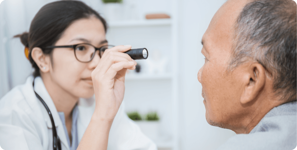 diagnosing cataracts through eye examination